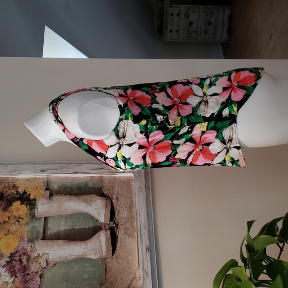 Old Navy Tank - Picture 4 of 6